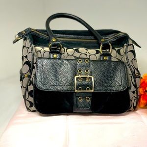 COACH - SIGNATURE STRIPE TOTE BEAUTIFUL AND TRENDY BAG - BLACK AND GRAY.